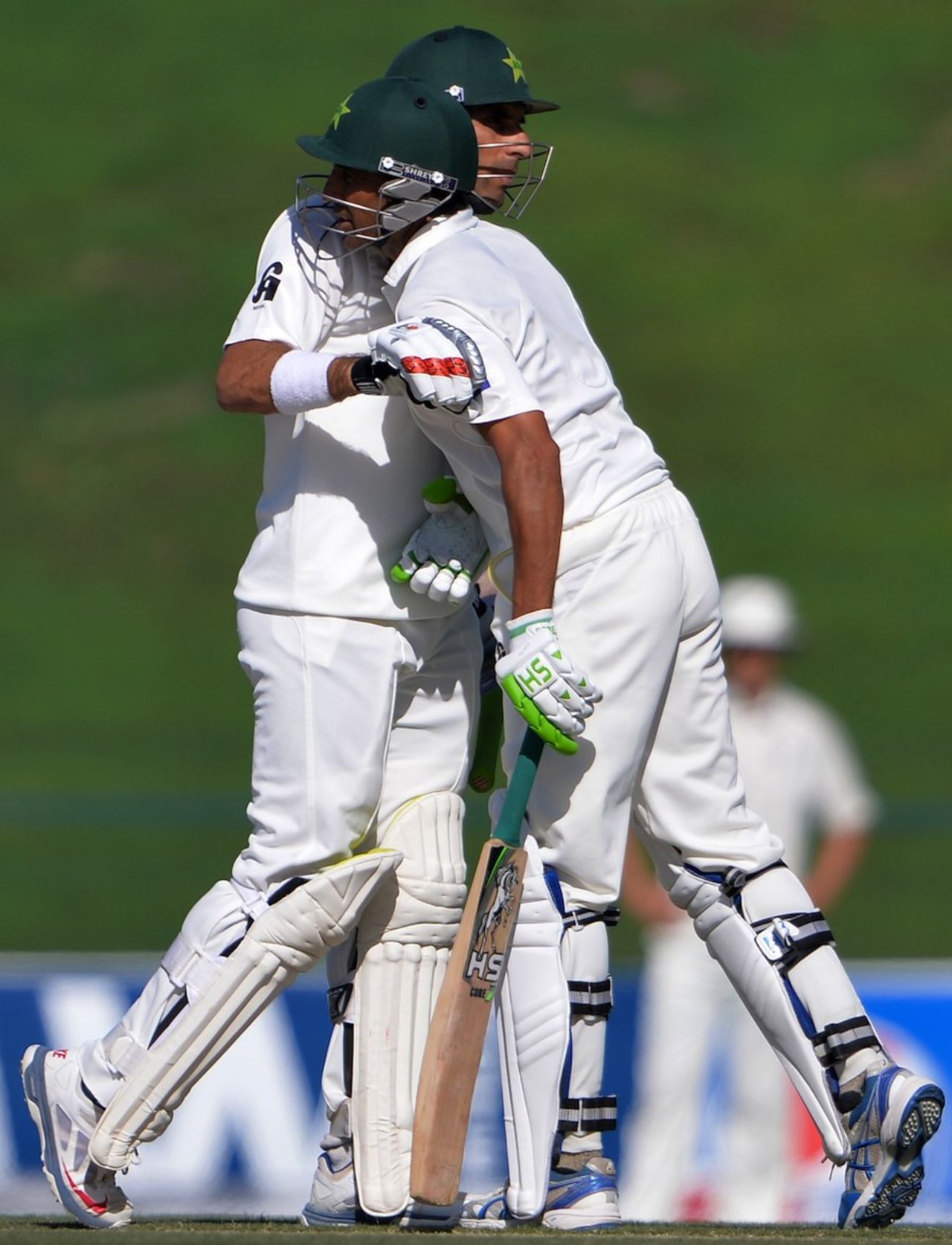 Misbah-ul-Haq and Younis Khan congratulate each other, Pakistan v New Zealand, 1st Test, Abu Dhabi, 2nd day, November 10, 2014