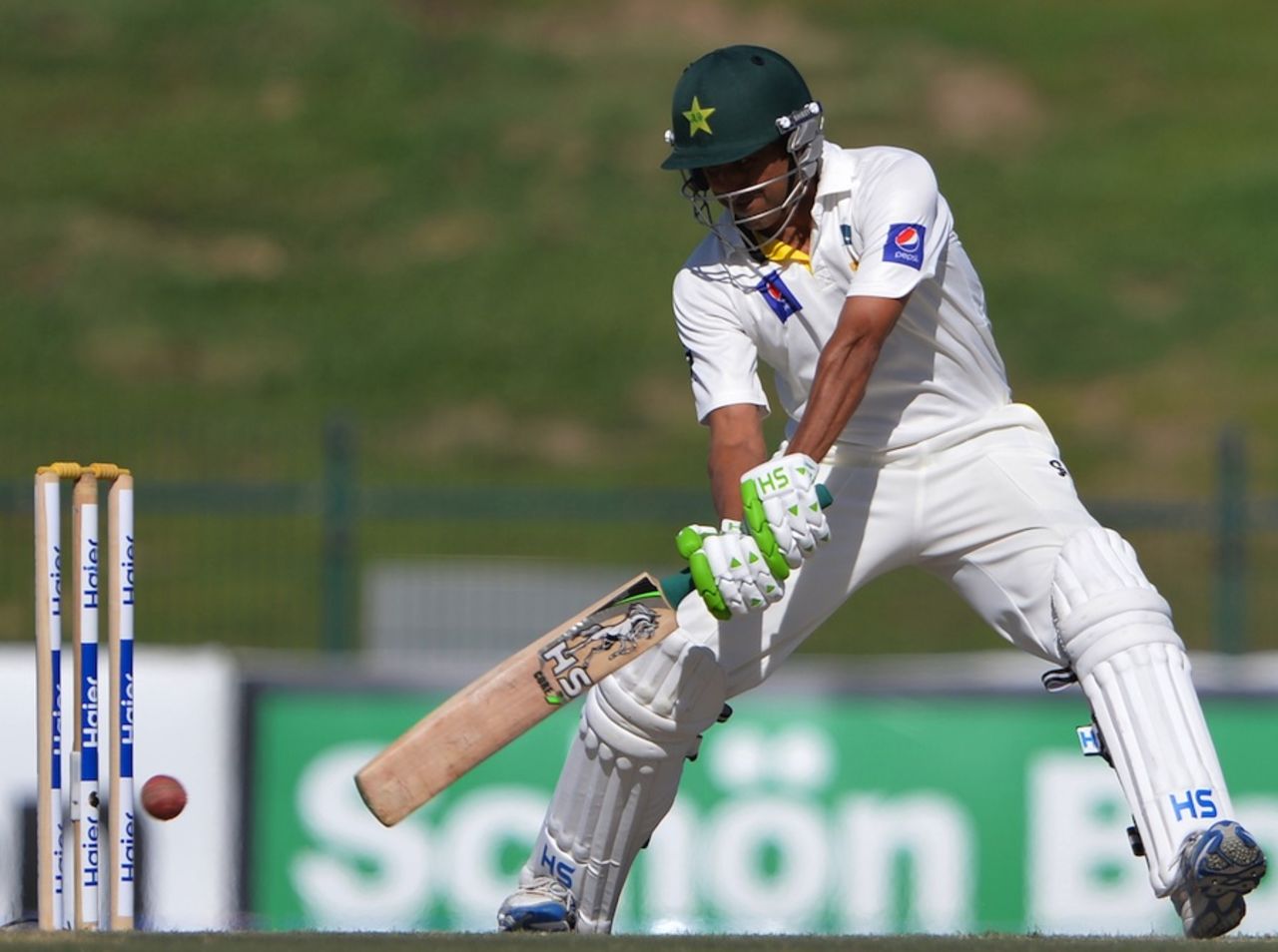 Younis Khan goes back to cut, Pakistan v New Zealand, 1st Test, Abu Dhabi, 2nd day, November 10, 2014