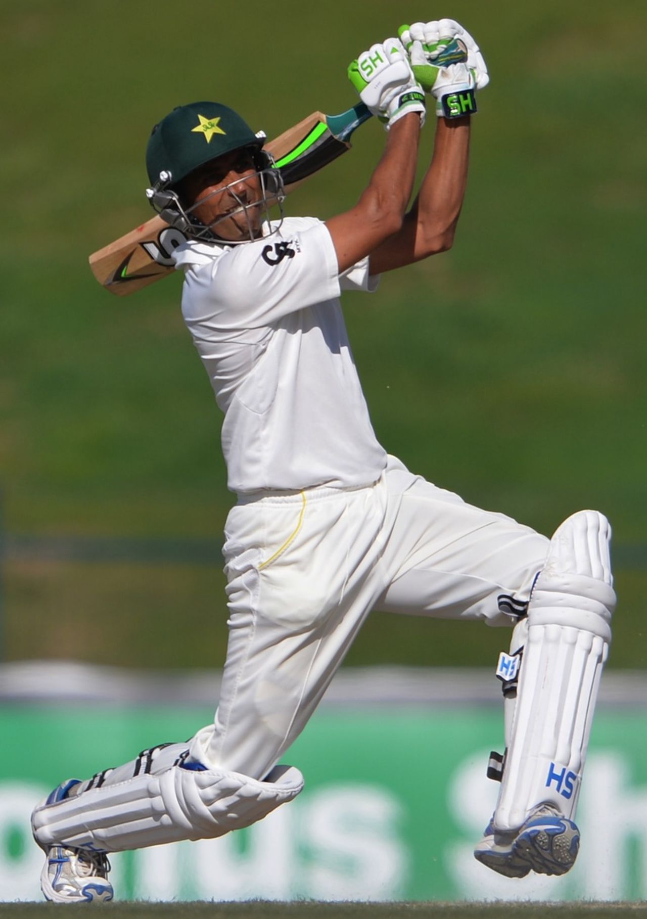 Younis Khan goes on the attack, Pakistan v New Zealand, 1st Test, Abu Dhabi, 2nd day, November 10, 2014