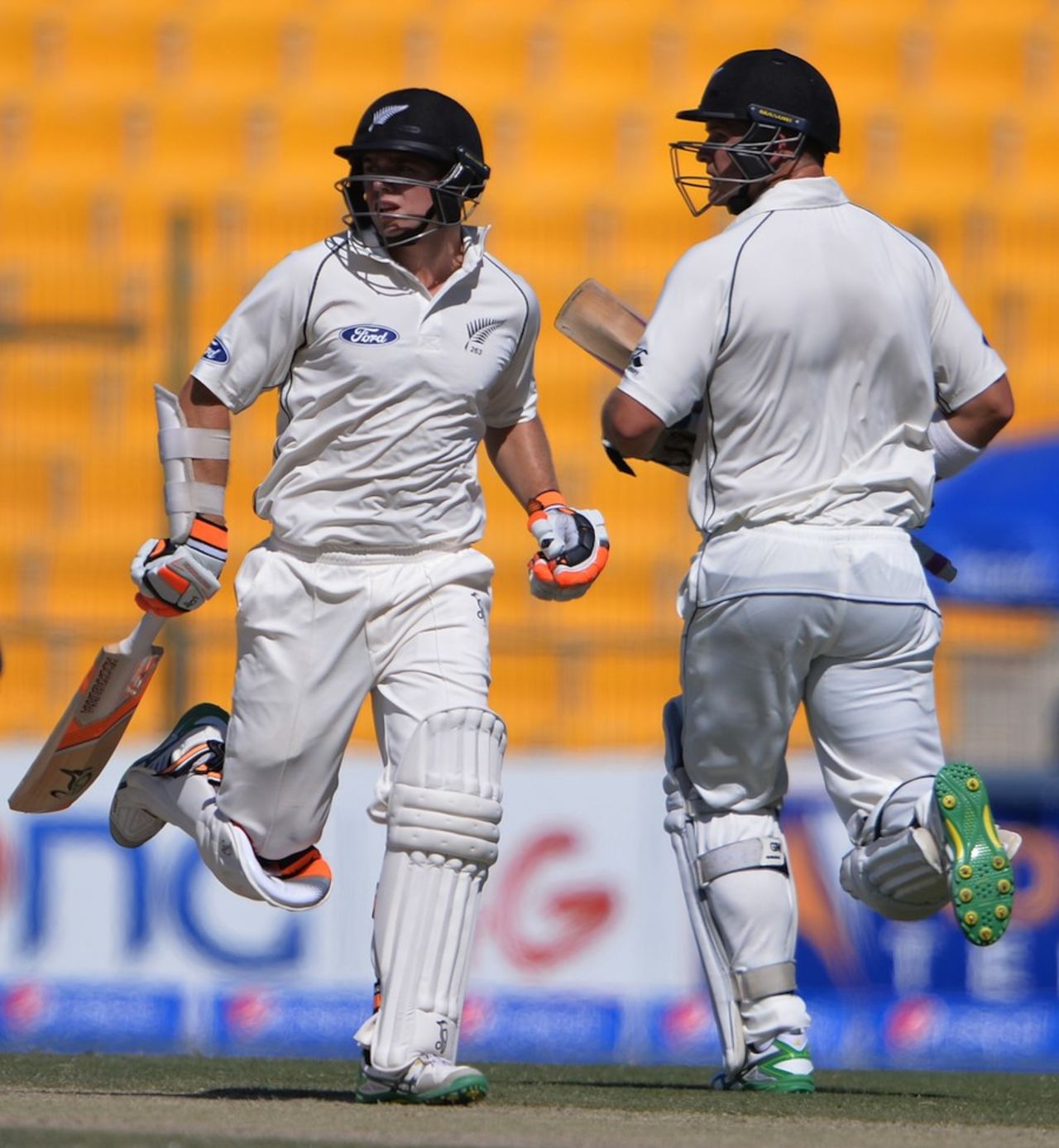 Tom Latham and Corey Anderson run between wickets, Pakistan v New Zealand, 1st Test, Abu Dhabi, 3rd day, November 11, 2014