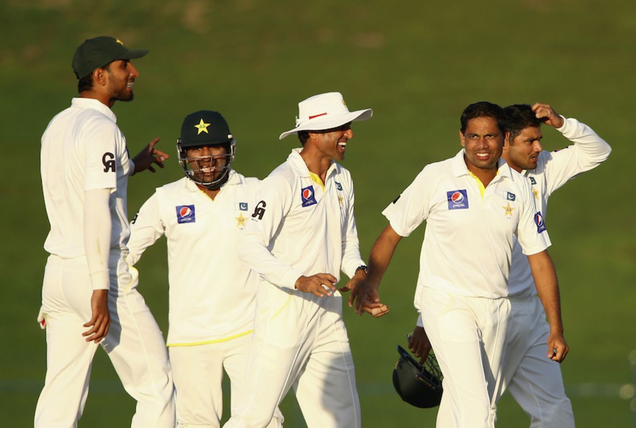 Zulfiqar Babar took the last wicket, Pakistan v New Zealand, 1st Test, Abu Dhabi, 3rd day, November 11, 2014