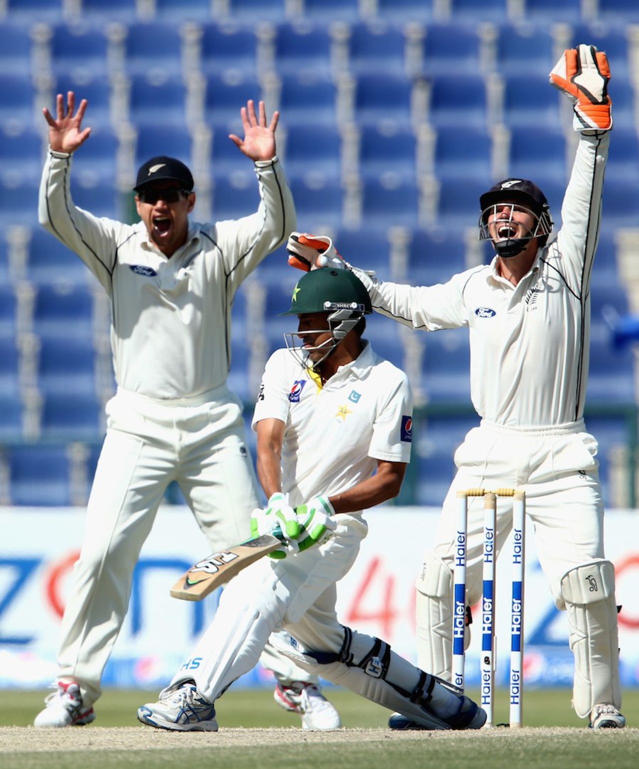 Younis Khan was lbw for 28, Pakistan v New Zealand, 1st Test, Abu Dhabi, 4th day, November 12, 2014