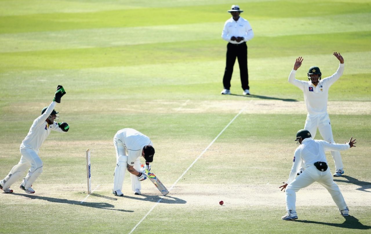 Brendon McCullum was lbw to a low googly, Pakistan v New Zealand, 1st Test, Abu Dhabi, 4th day, November 12, 2014