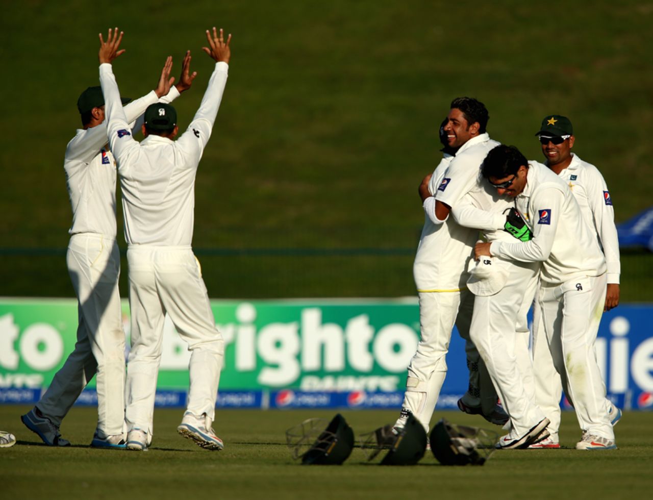 Imran Khan is congratulated on dismissing Corey Anderson, Pakistan v New Zealand, 1st Test, Abu Dhabi, 4th day, November 12, 2014