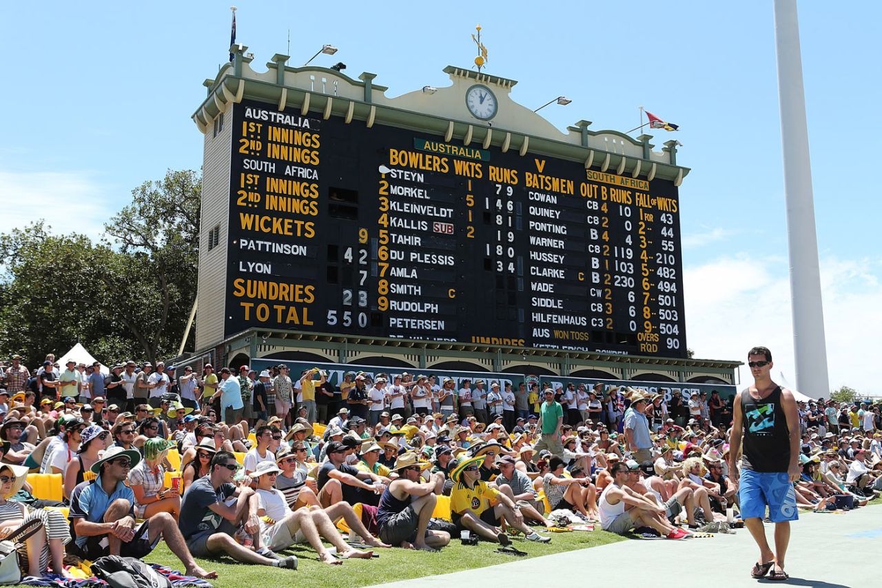 Fans enjoy the day out, Australia v South Africa, 2nd Test, Adelaide, 2nd day, November 23, 2012