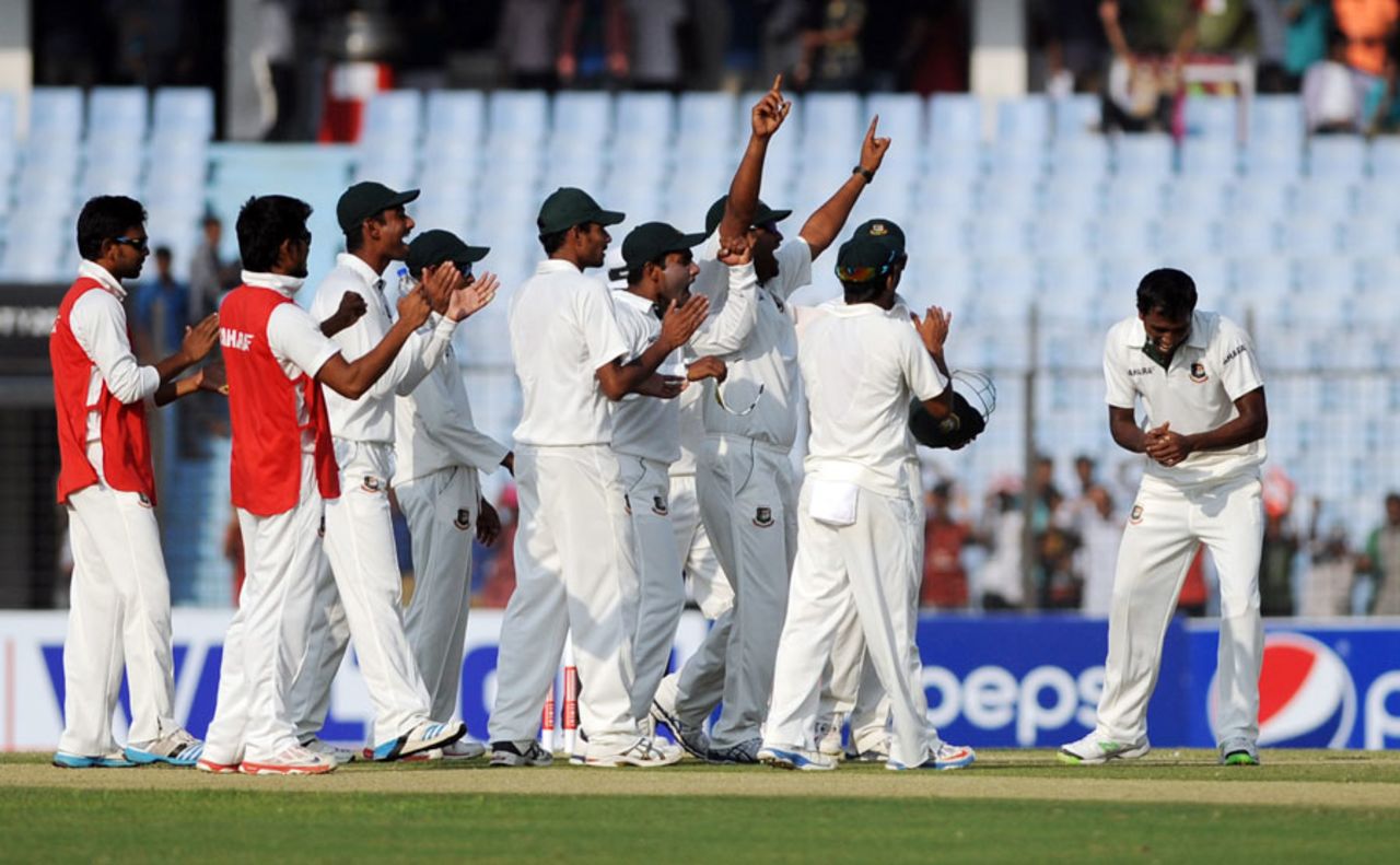 Bangladesh celebrate the wicket of Brian Chari on review, Bangladesh v Zimbabwe, 3rd Test, 2nd day, Chittagong, November 13, 2014