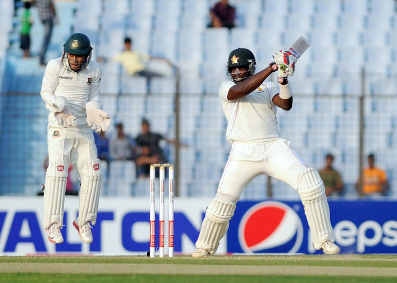 Hamilton Masakadza clubs off the back foot, Bangladesh v Zimbabwe, 3rd Test, 2nd day, Chittagong, November 13, 2014