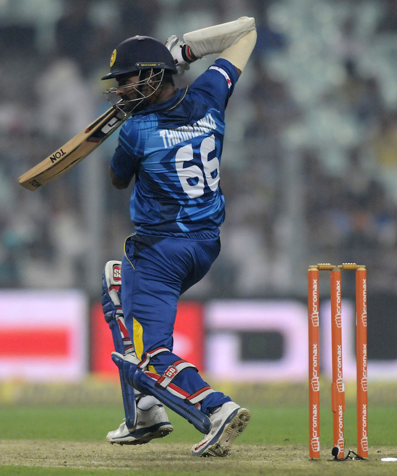 Lahiru Thirimanne punches on the off side, India v Sri Lanka, 4th ODI, Kolkata, November 13, 2014