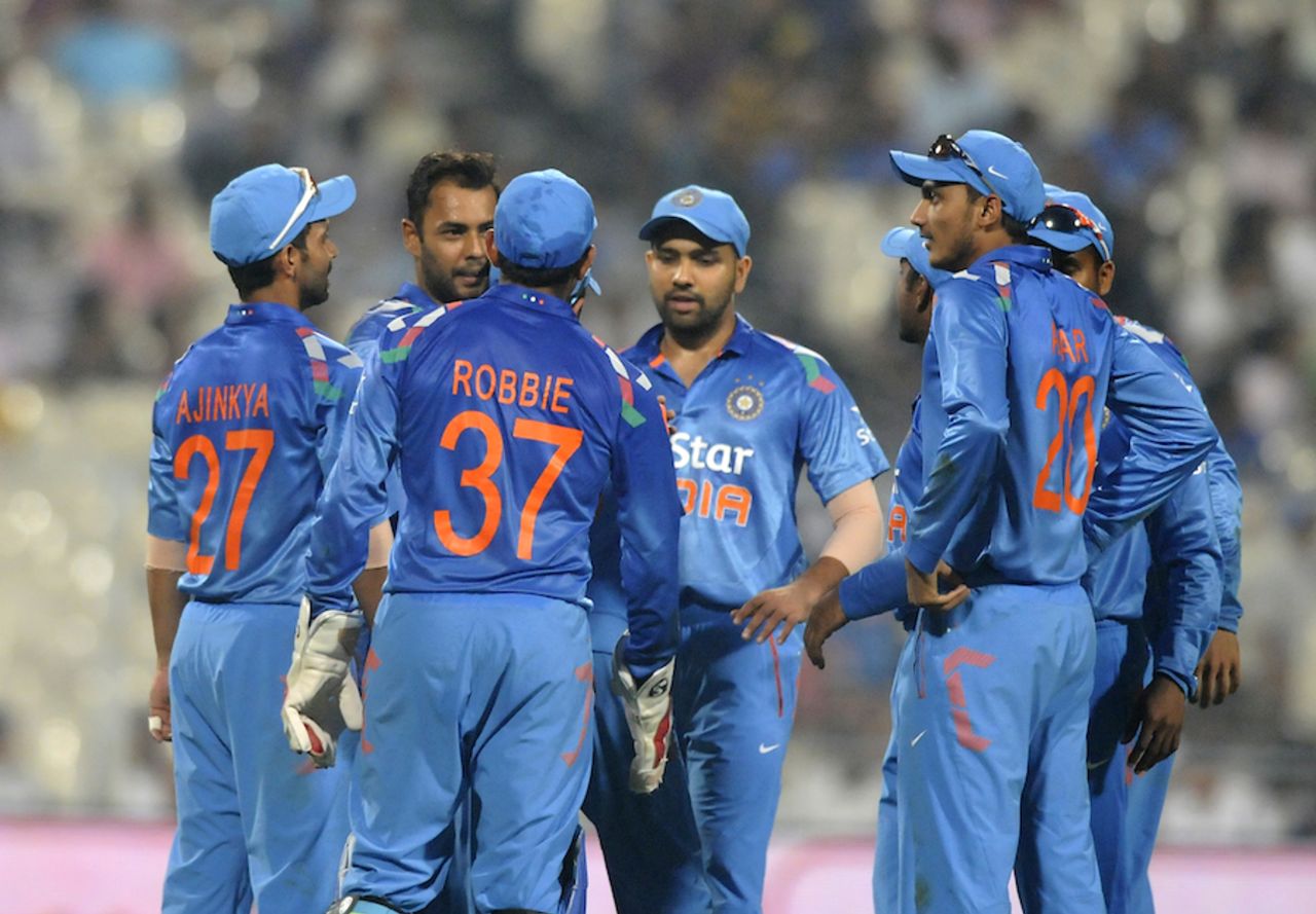 Stuart Binny struck twice in his first spell, India v Sri Lanka, 4th ODI, Kolkata, November 13, 2014