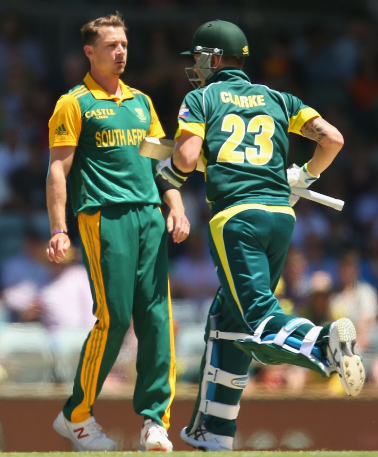Michael Clarke runs past Dale Steyn, Australia v South Africa, 1st ODI, Perth, November 14, 2014