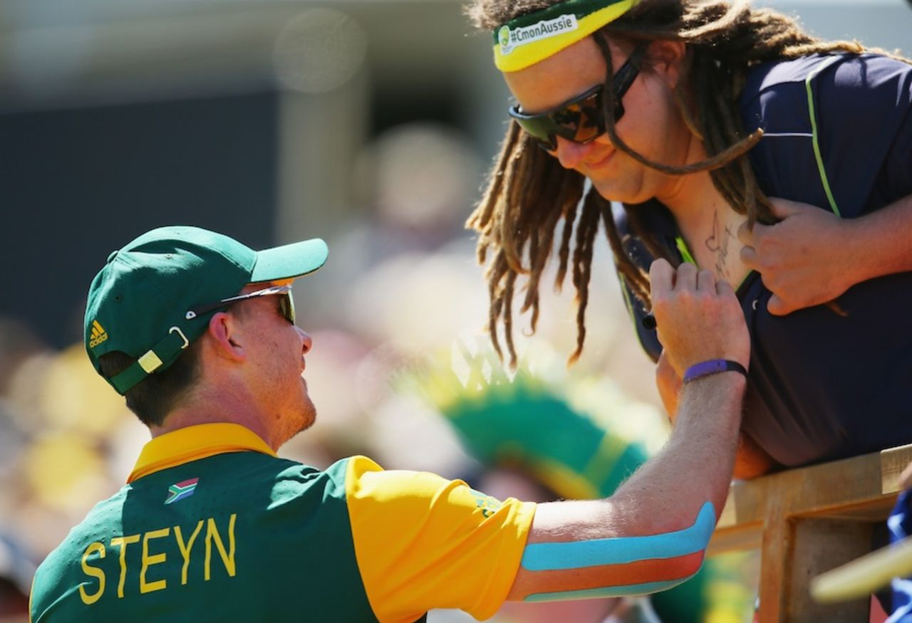 Dale Steyn signs a fan's chest, Australia v South Africa, 1st ODI, Perth, November 14, 2014
