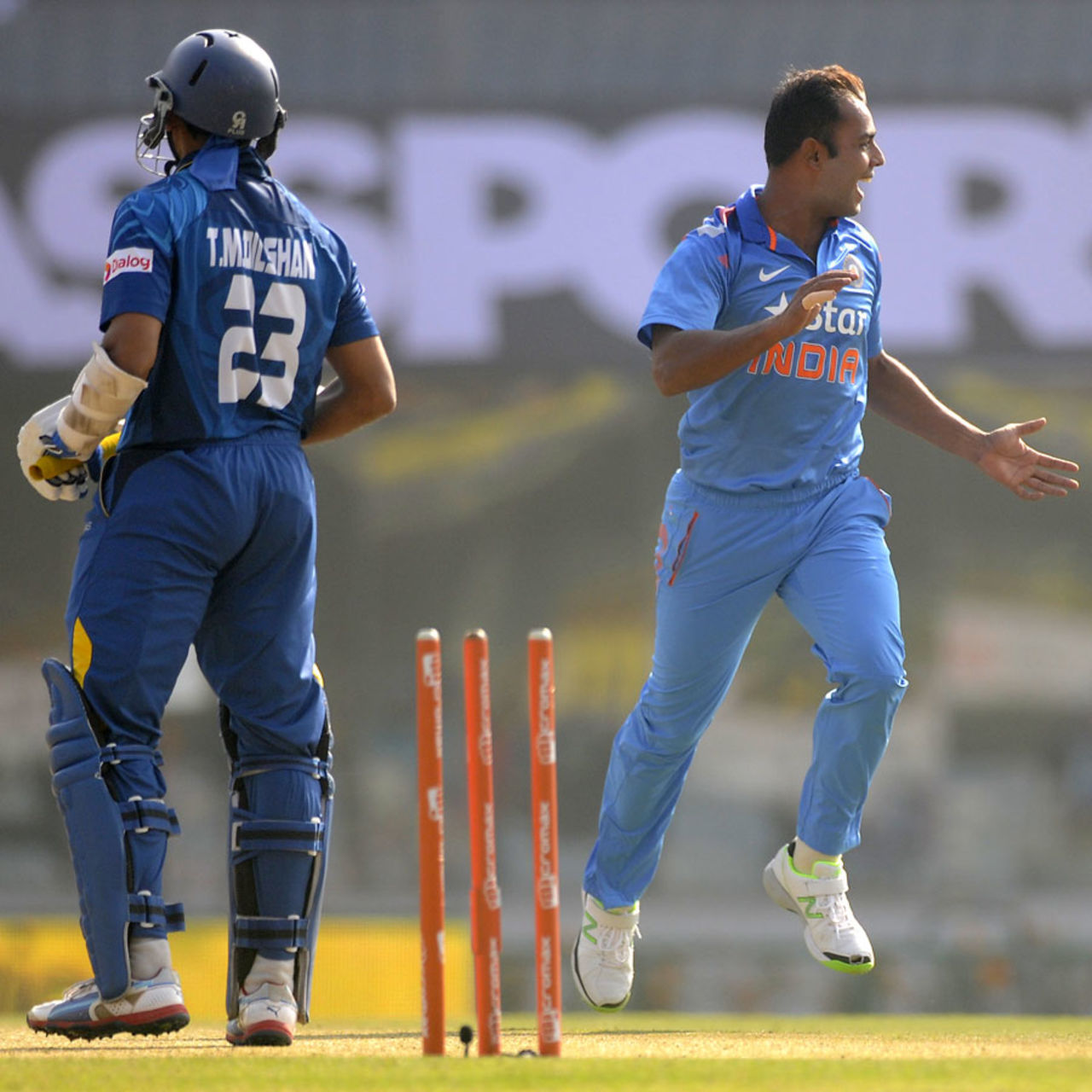 Stuart Binny bowled Tillakaratne Dilshan with a cross-seamed delviery, India v Sri Lanka, 5th ODI, Ranchi, November 16, 2014