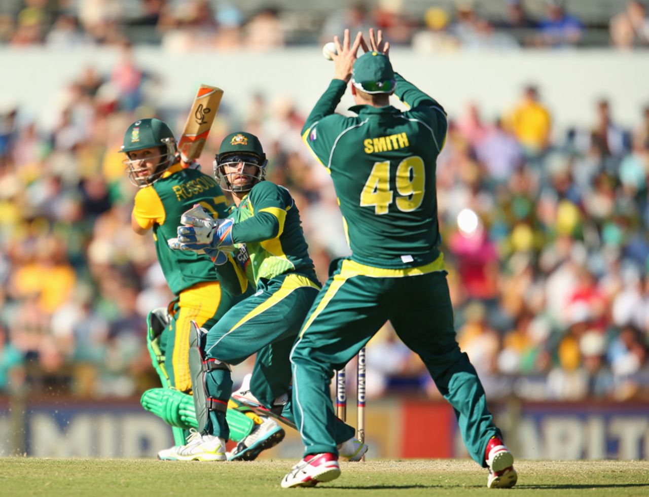 Steven Smith catches Rilee Rossouw at slip, Australia v South Africa, 2nd ODI, Perth, November 16, 2014
