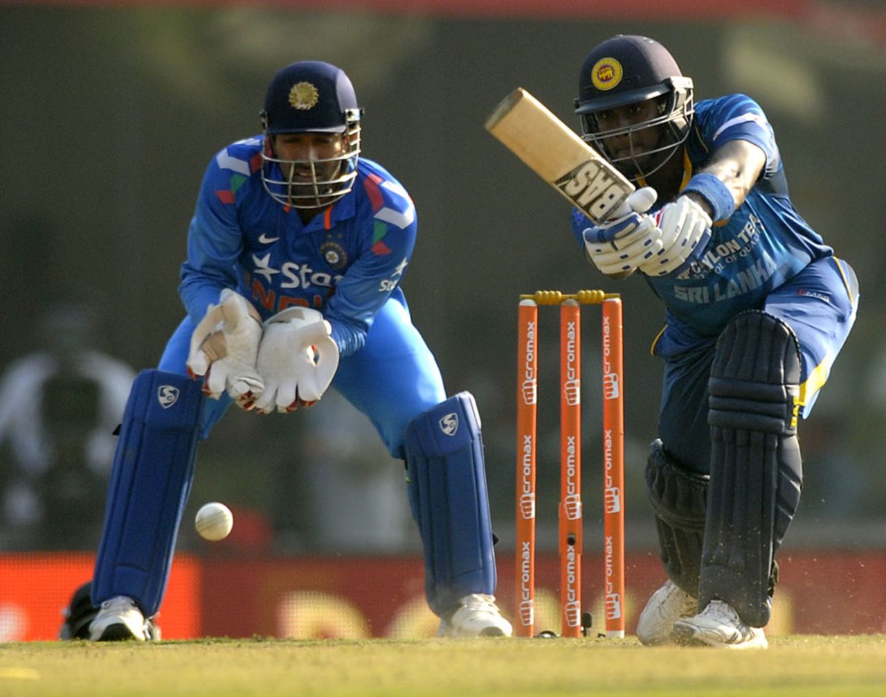 Angelo Mathews pushes down the ground, India v Sri Lanka, 5th ODI, Ranchi, November 16, 2014