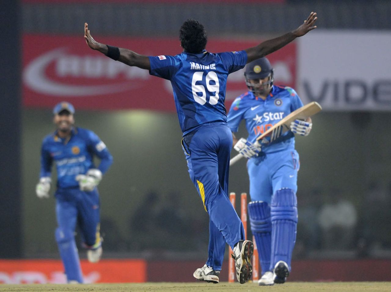 Angelo Mathews is ecstatic after bowling Rohit Sharma, India v Sri Lanka, 5th ODI, Ranchi, November 16, 2014