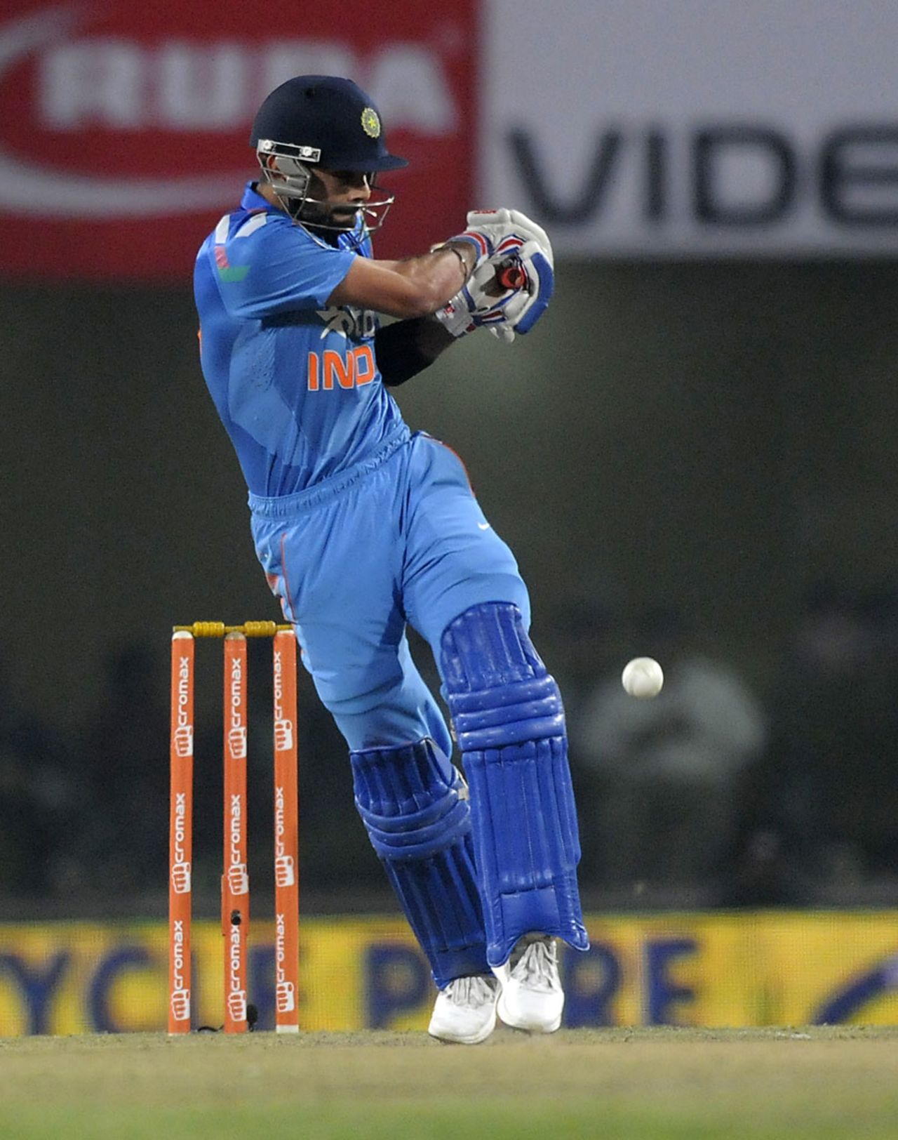 Virat Kohli swivels for a hit, India v Sri Lanka, 5th ODI, Ranchi, November 16, 2014