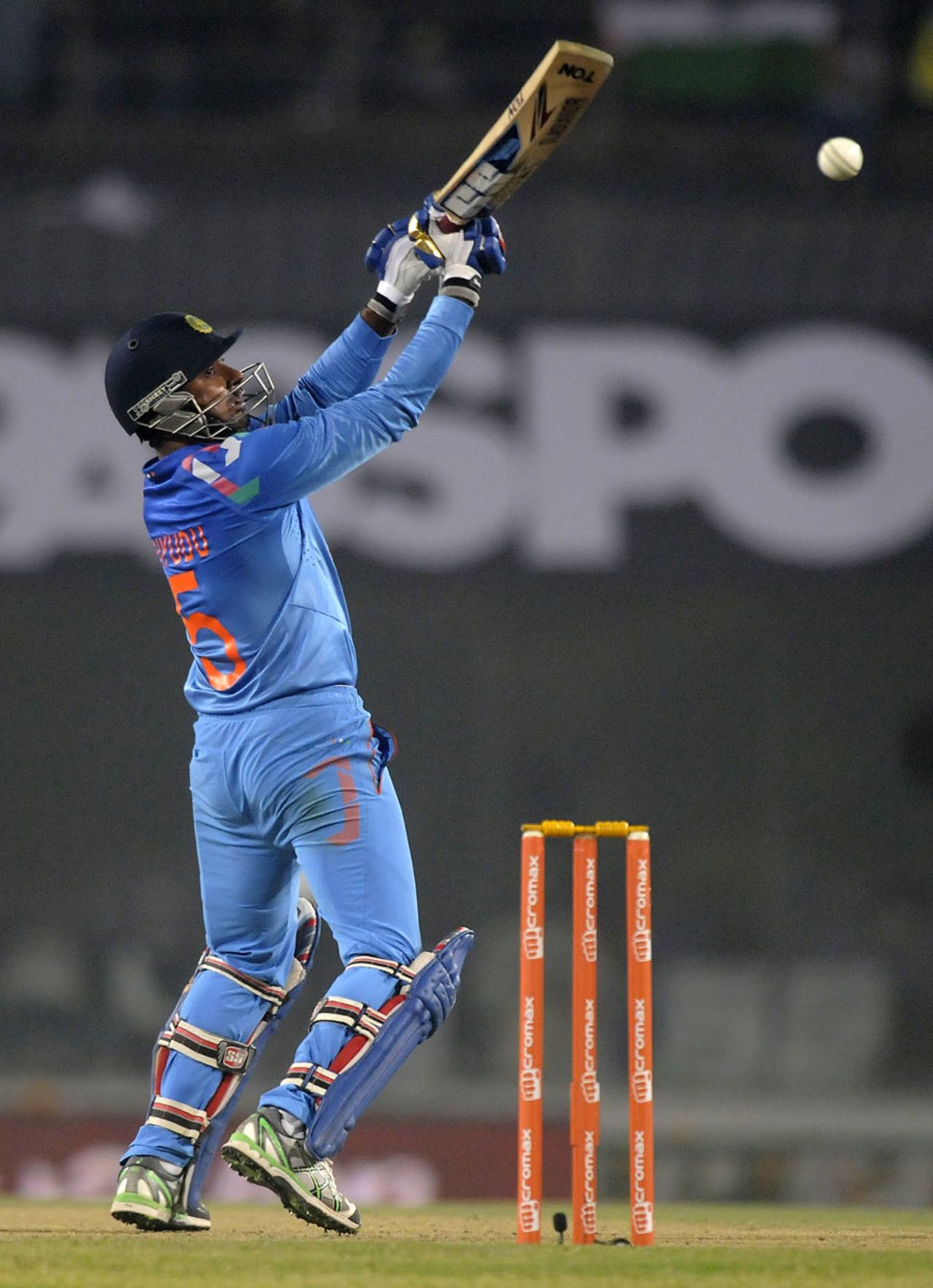 Ambati Rayudu lobs the ball over the keeper, India v Sri Lanka, 5th ODI, Ranchi, November 16, 2014