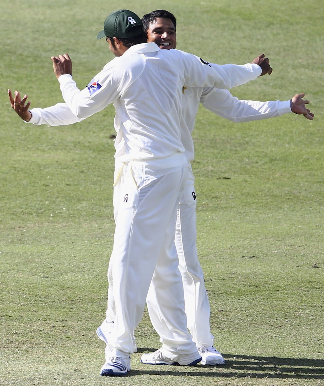 Azhar Ali is congratulated after he dismissed BJ Watling, Pakistan v New Zealand, 2nd Test, Dubai, 2nd day, November 18, 2014