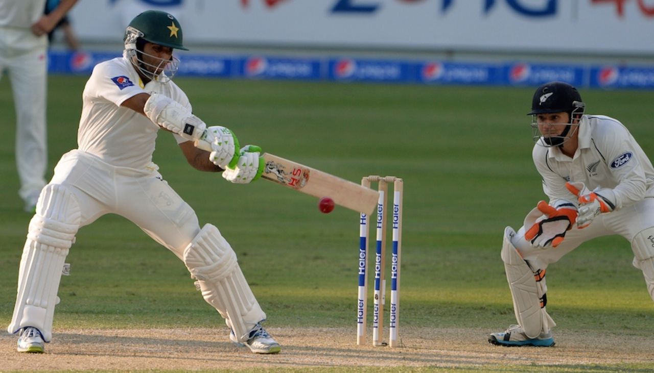 Shan Masood cuts the ball off the back foot, Pakistan v New Zealand, 2nd Test, Dubai, 2nd day, November 18, 2014