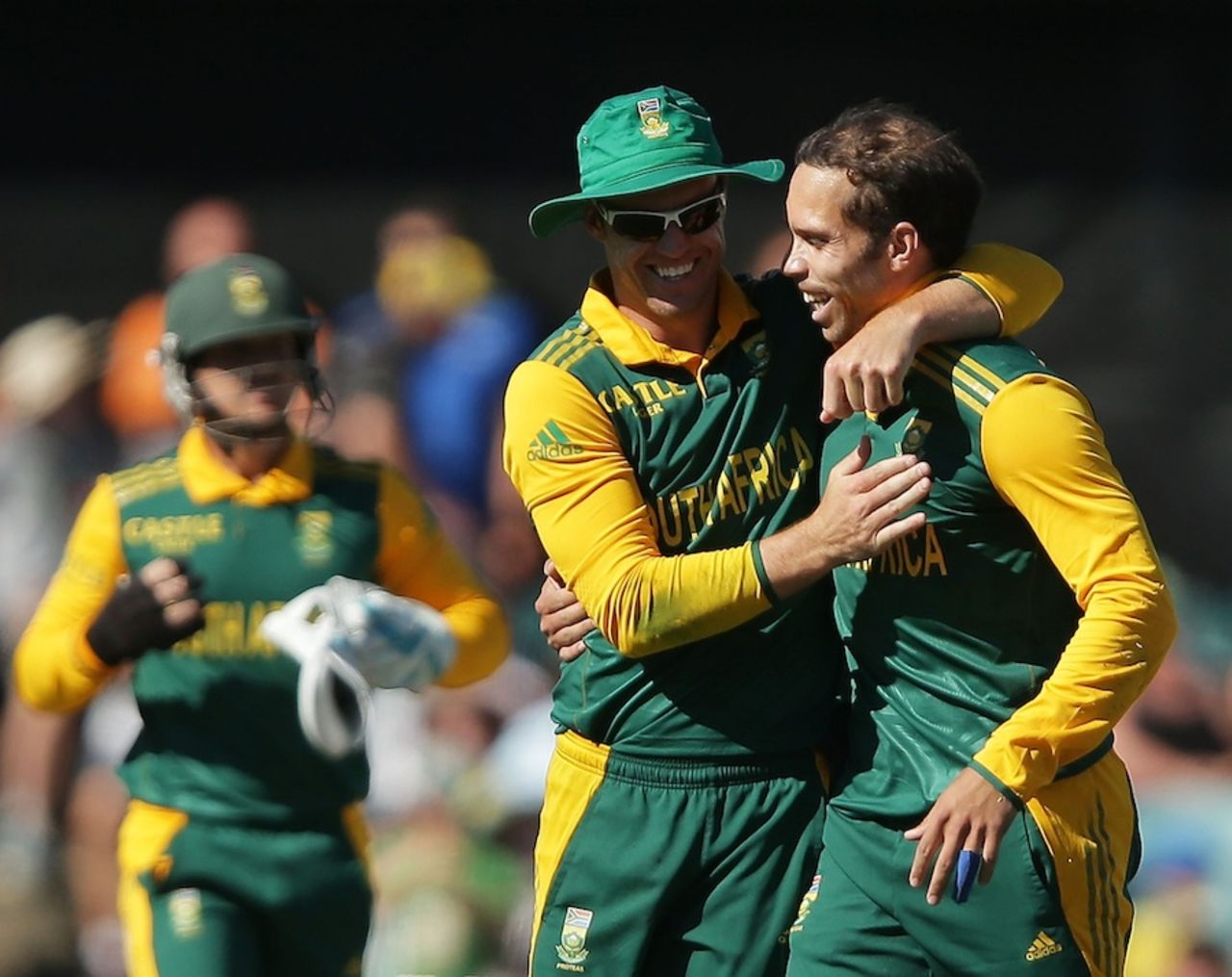 AB de Villiers congratulates Farhaan Behardien on dismissing Shane Watson, Australia v South Africa, 3rd ODI, Canberra, November 19, 2014