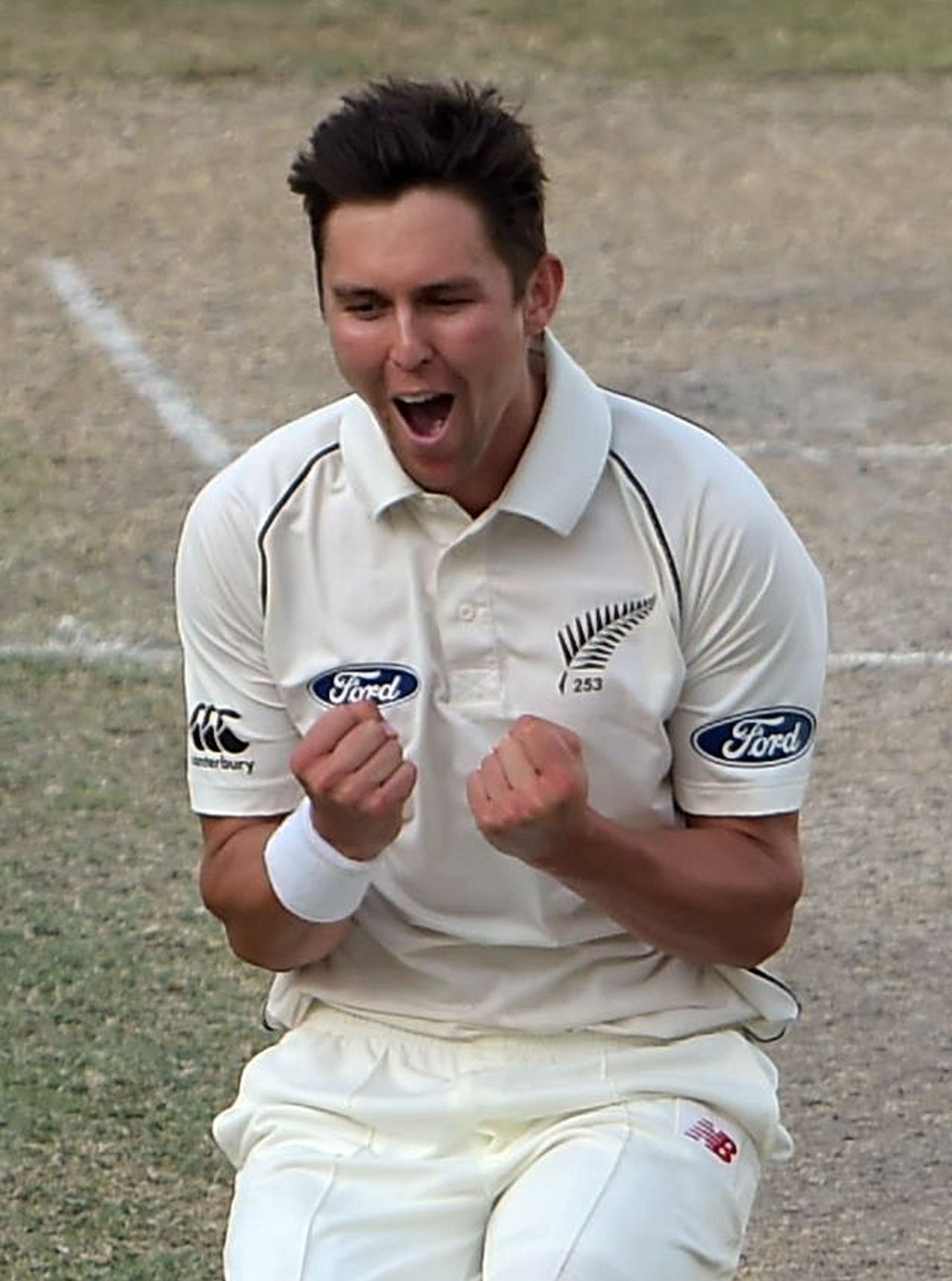 Trent Boult is elated with the wicket of Misbah-ul-Haq, Pakistan v New Zealand, 2nd Test, Dubai, 3rd day, November 19, 2014