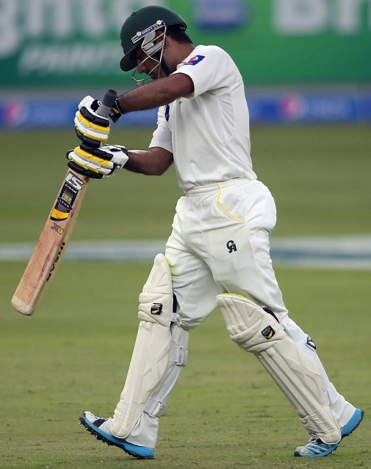 Asad Shafiq edged Tim Southee to slip in the penultimate over, Pakistan v New Zealand, 2nd Test, Dubai, 3rd day, November 19, 2014