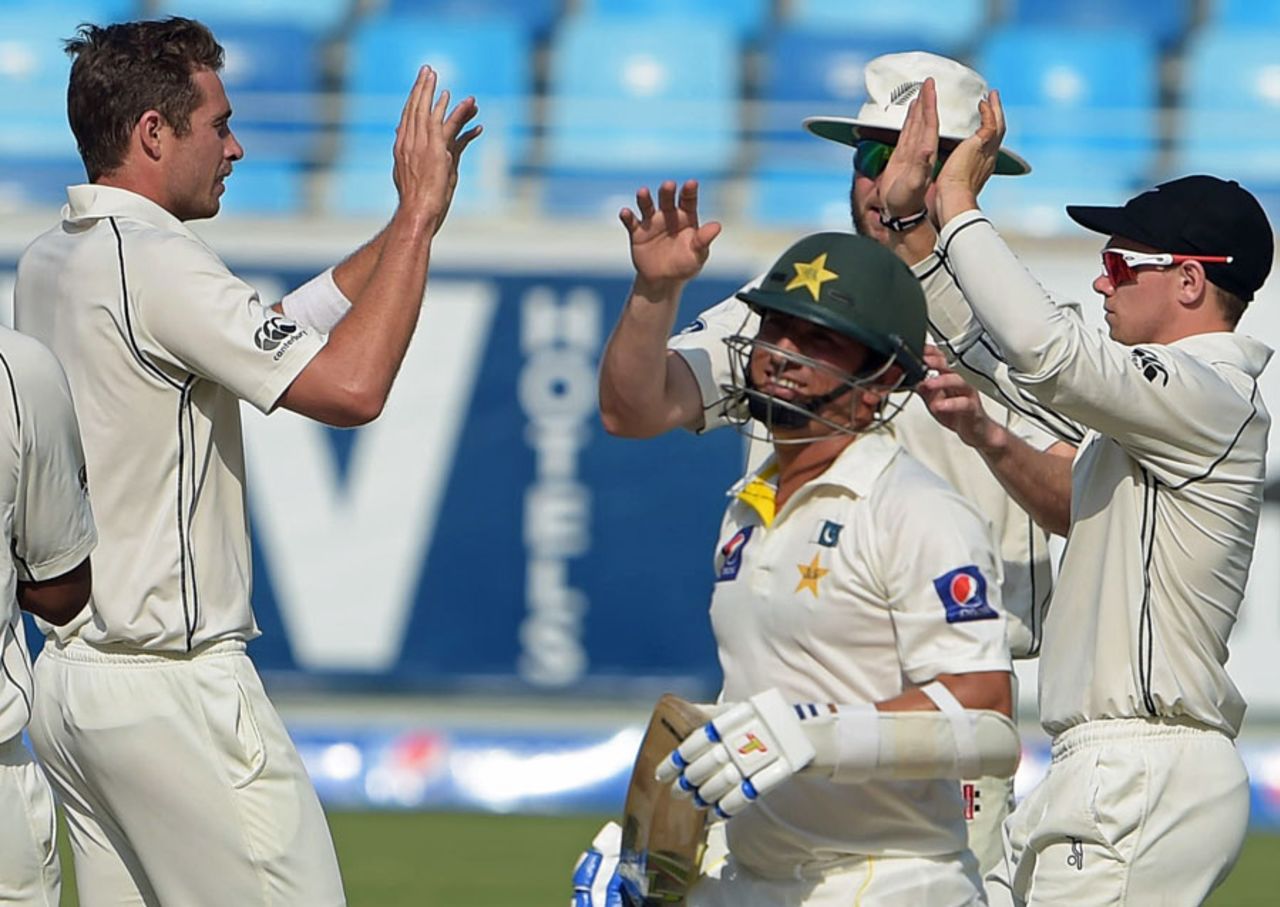 Tim Southee dismissed Yasir Shah early on the fourth morning, Pakistan v New Zealand, 2nd Test, Dubai, 4th day, November 20, 2014