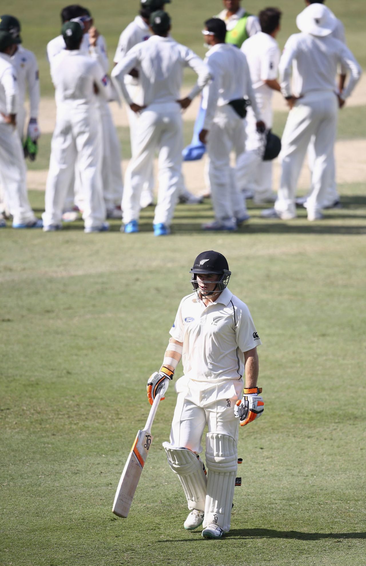 Tom Latham leaves the field, Pakistan v New Zealand, 2nd Test, Dubai, 4th day, November 20, 2014