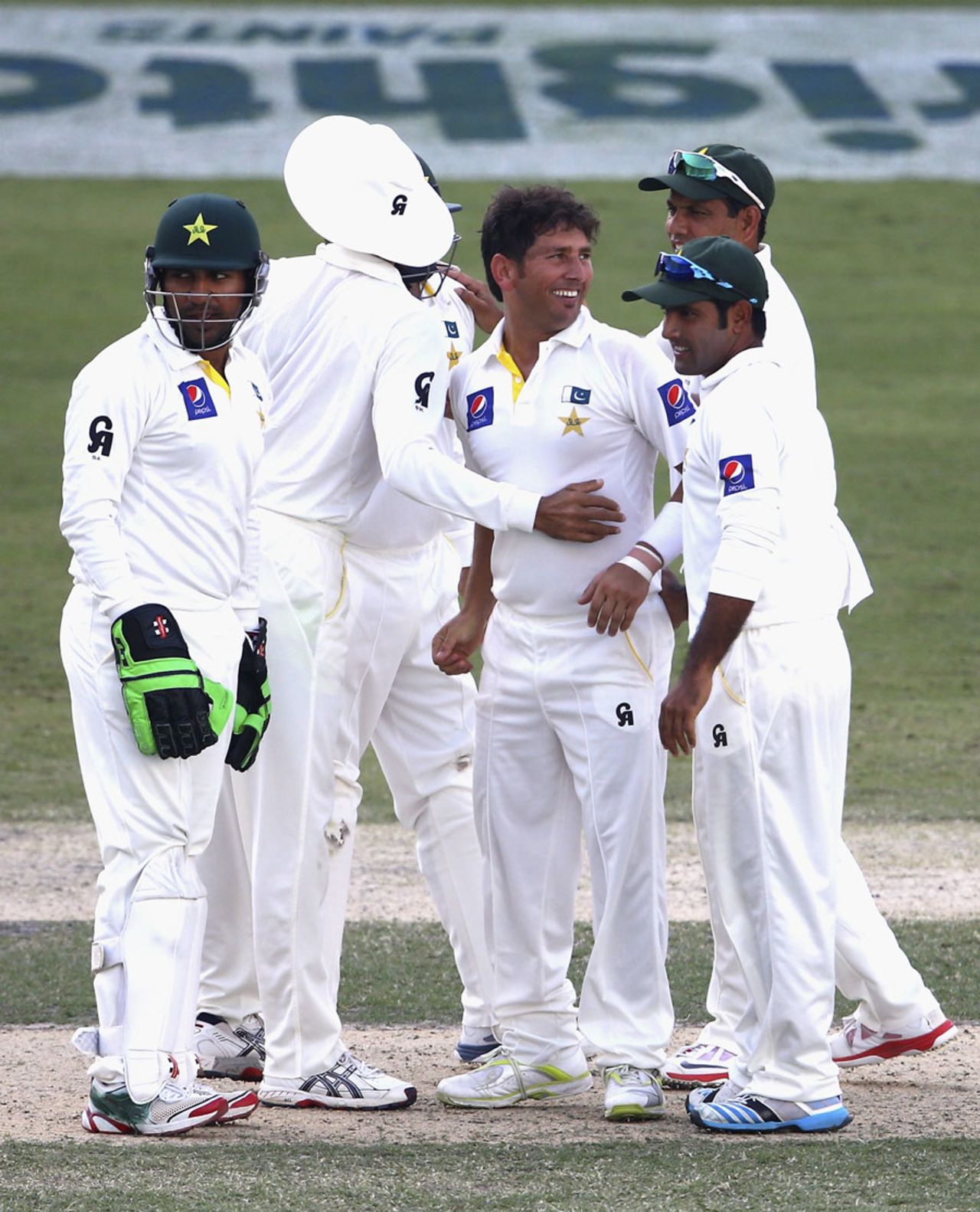 Yasir Shah is congratulated after a wicket, Pakistan v New Zealand, 2nd Test, Dubai, 4th day, November 20, 2014