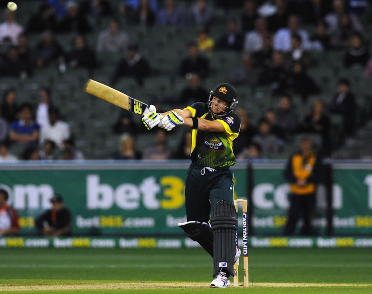 Steven Smith clubs the ball over mid-off, Australia v South Africa, 4th ODI, Melbourne, November 21, 2014