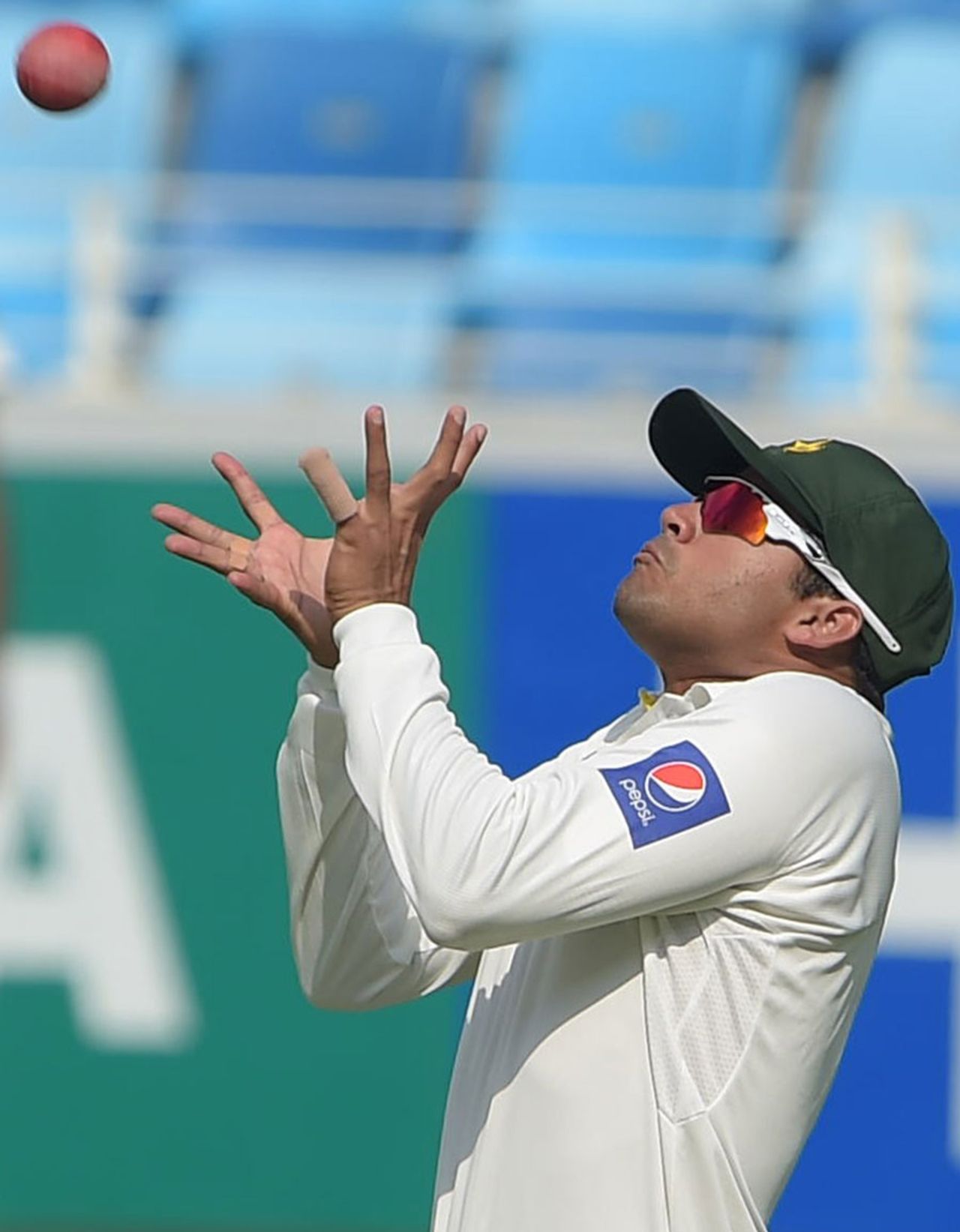 Azhar Ali takes the catch to dismiss Tim Southee, Pakistan v New Zealand, 2nd Test, Dubai, 5th day, November 21, 2014