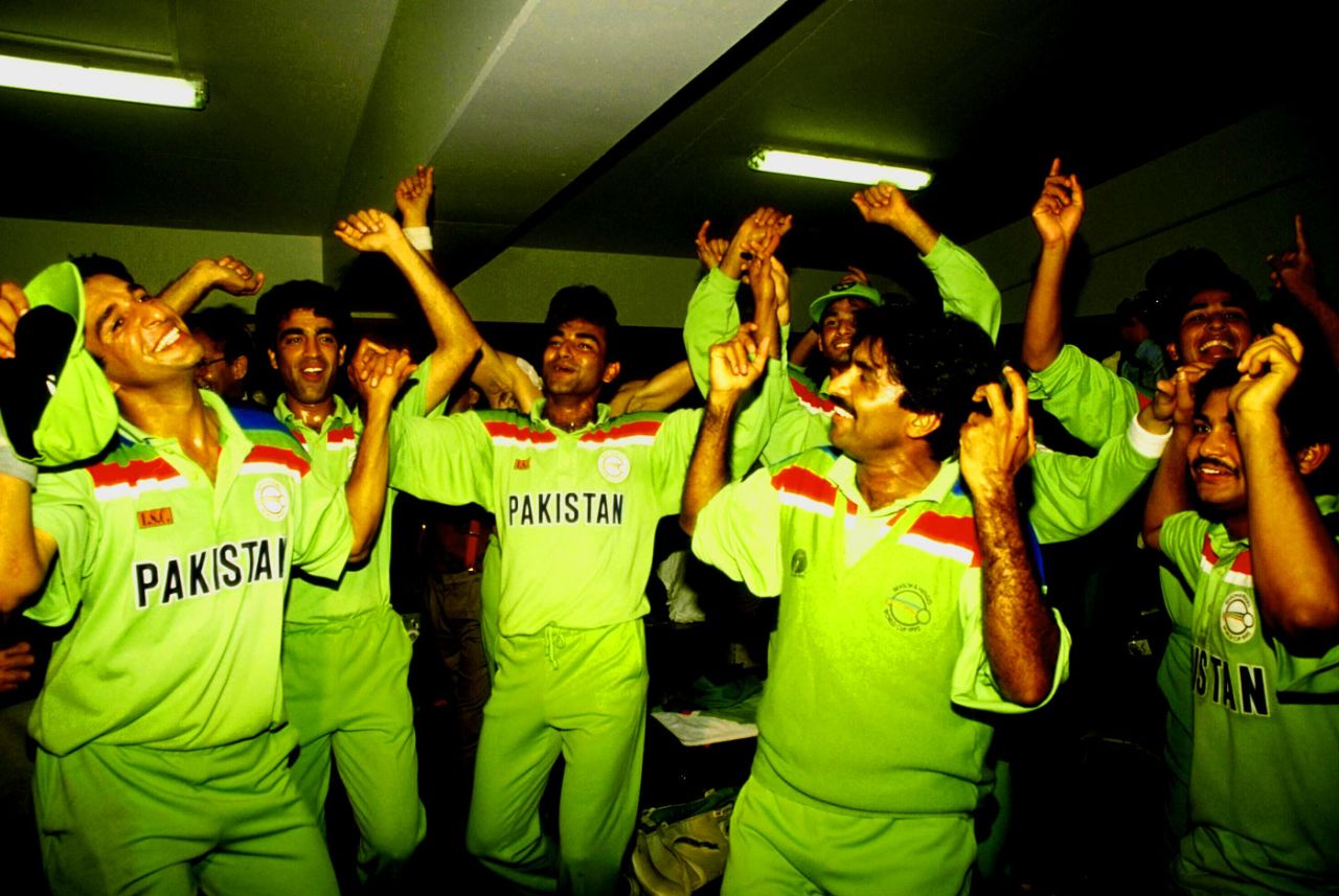 Pakistan's cricketers celebrate the victory, England v Pakistan, World Cup final, Melbourne, March 25 1992