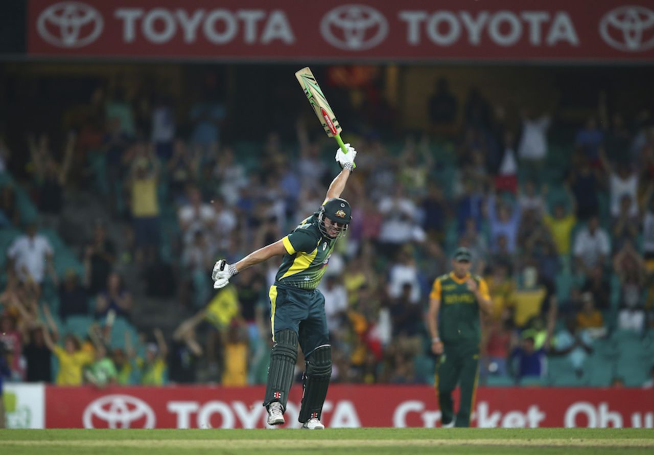 James Faulkner exults after hitting the winning runs, Australia v South Africa, 5th ODI, Sydney, November 23, 2014