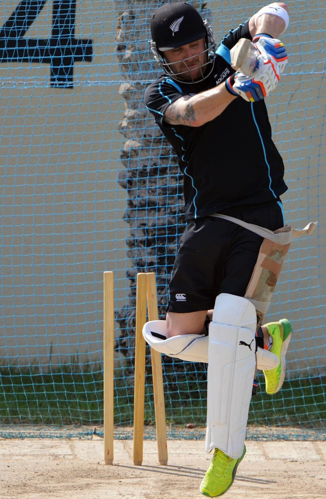Brendon McCullum bats in the nets, Sharjah, November 24, 2014