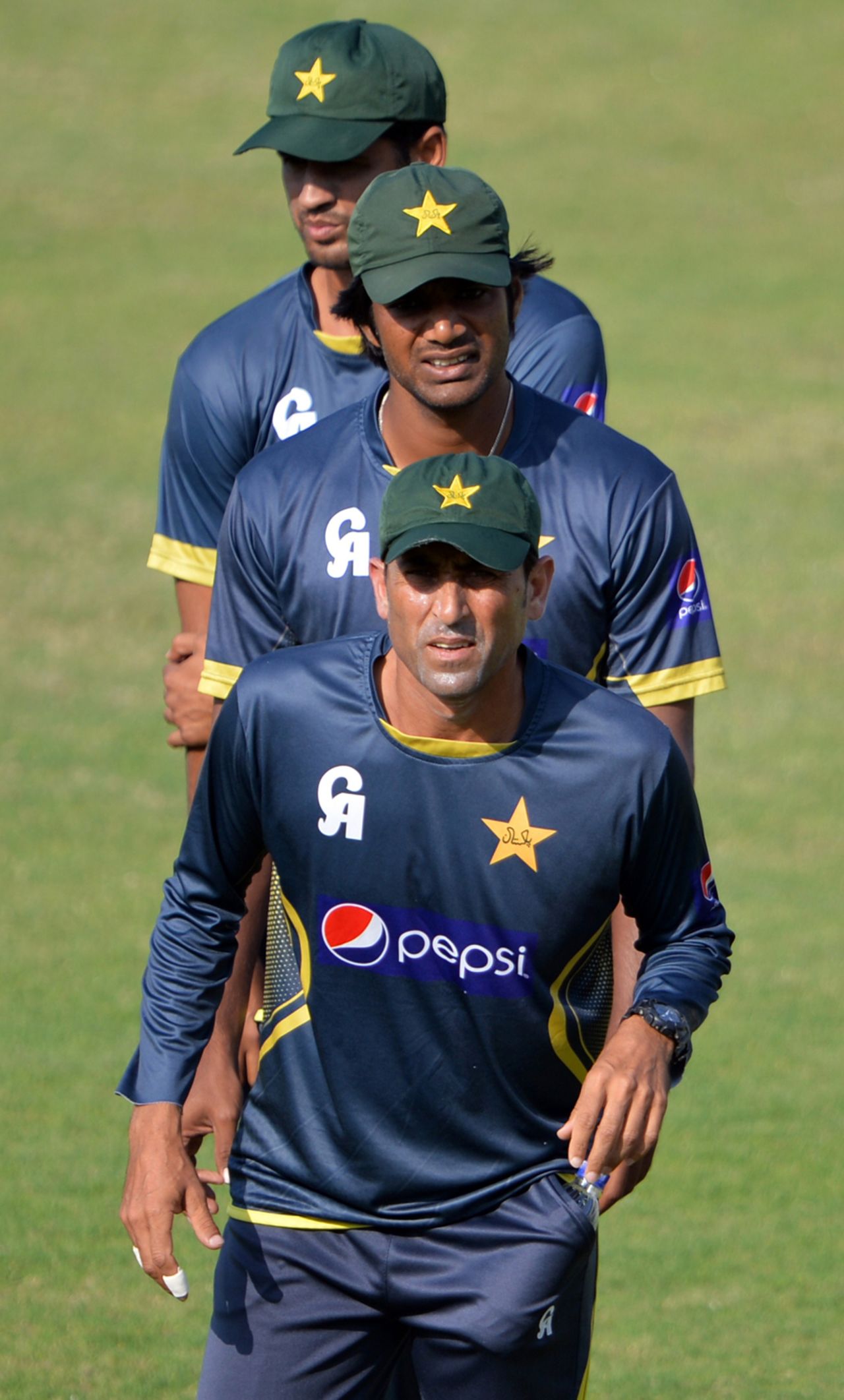 Pakistan line up for a fielding drill, Pakistan v New Zealand 2014-15, Sharjah, November 24, 2014