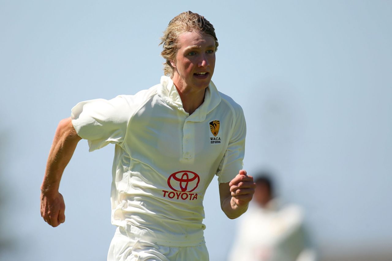 David Moody runs in to bowl, Futures League, Western Australia v Victoria, Perth, October 27, 2014