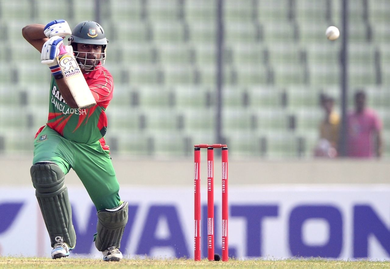 Tamim Iqbal drives on the off side, Bangladesh v Zimbabwe, 3rd ODI, Mirpur, November 26, 2014