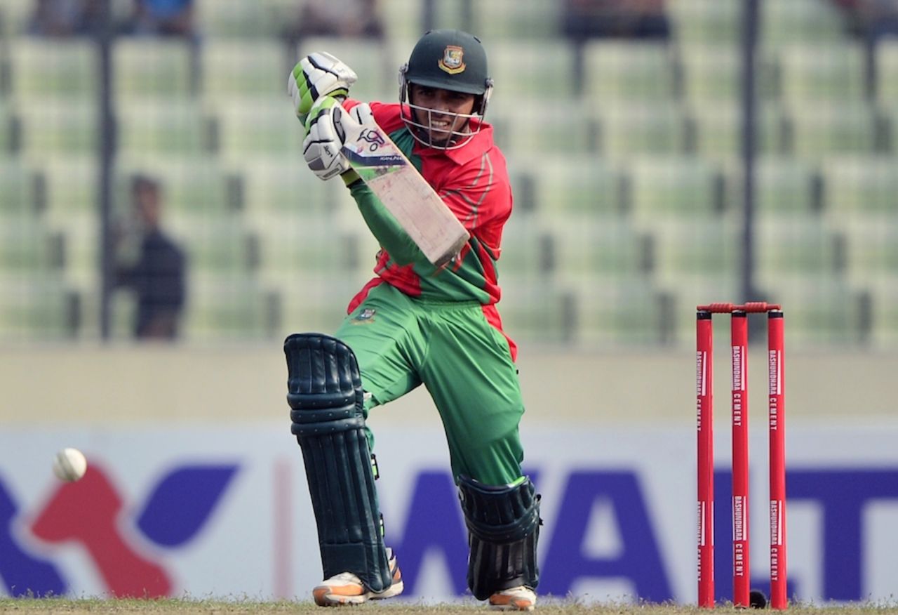 Mominul Haque drives down the ground, Bangladesh v Zimbabwe, 3rd ODI, Mirpur, November 26, 2014