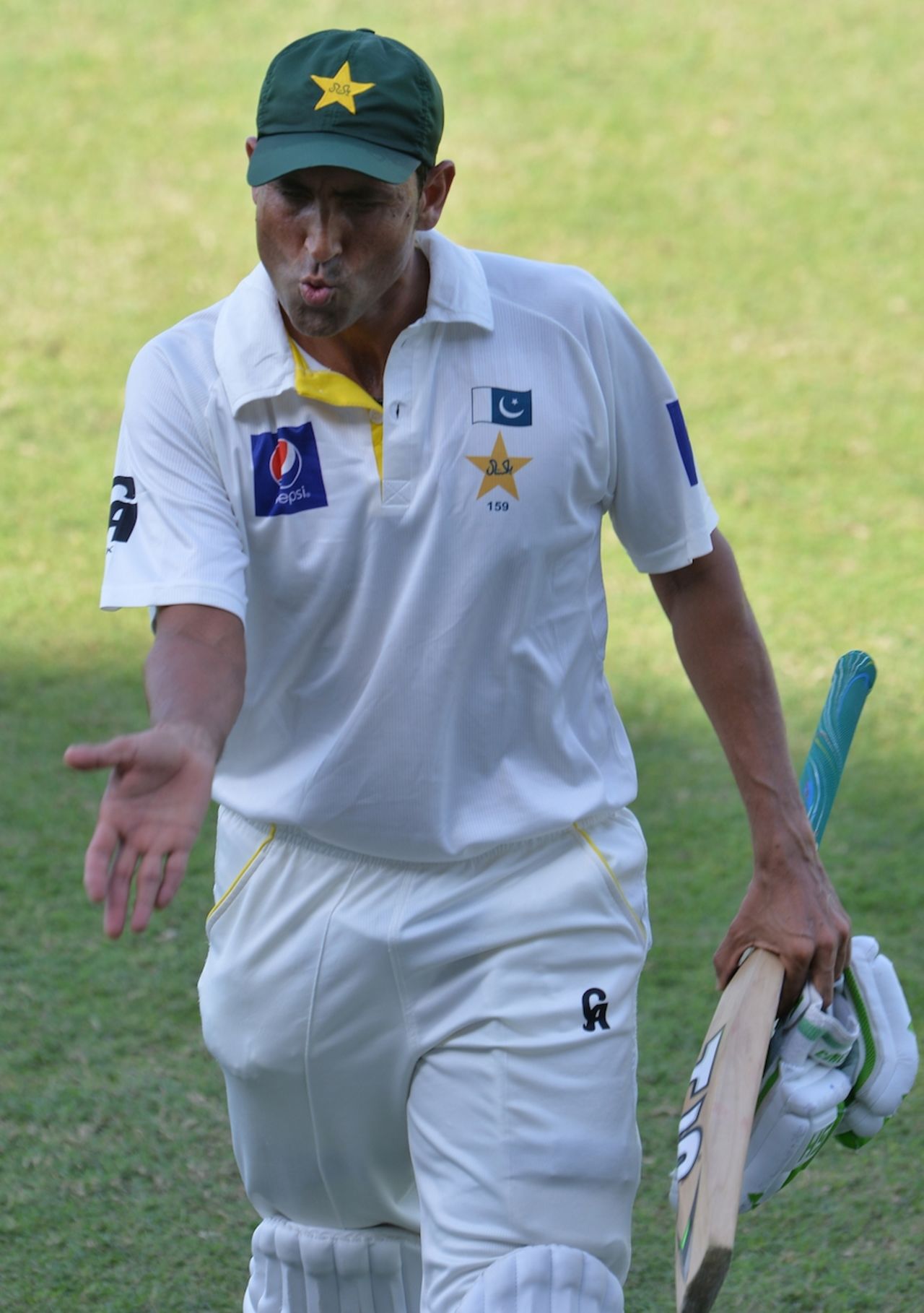 Younis Khan fell for a single-digit score, Pakistan v New Zealand, 3rd Test, Sharjah, 1st day, November 26, 2014