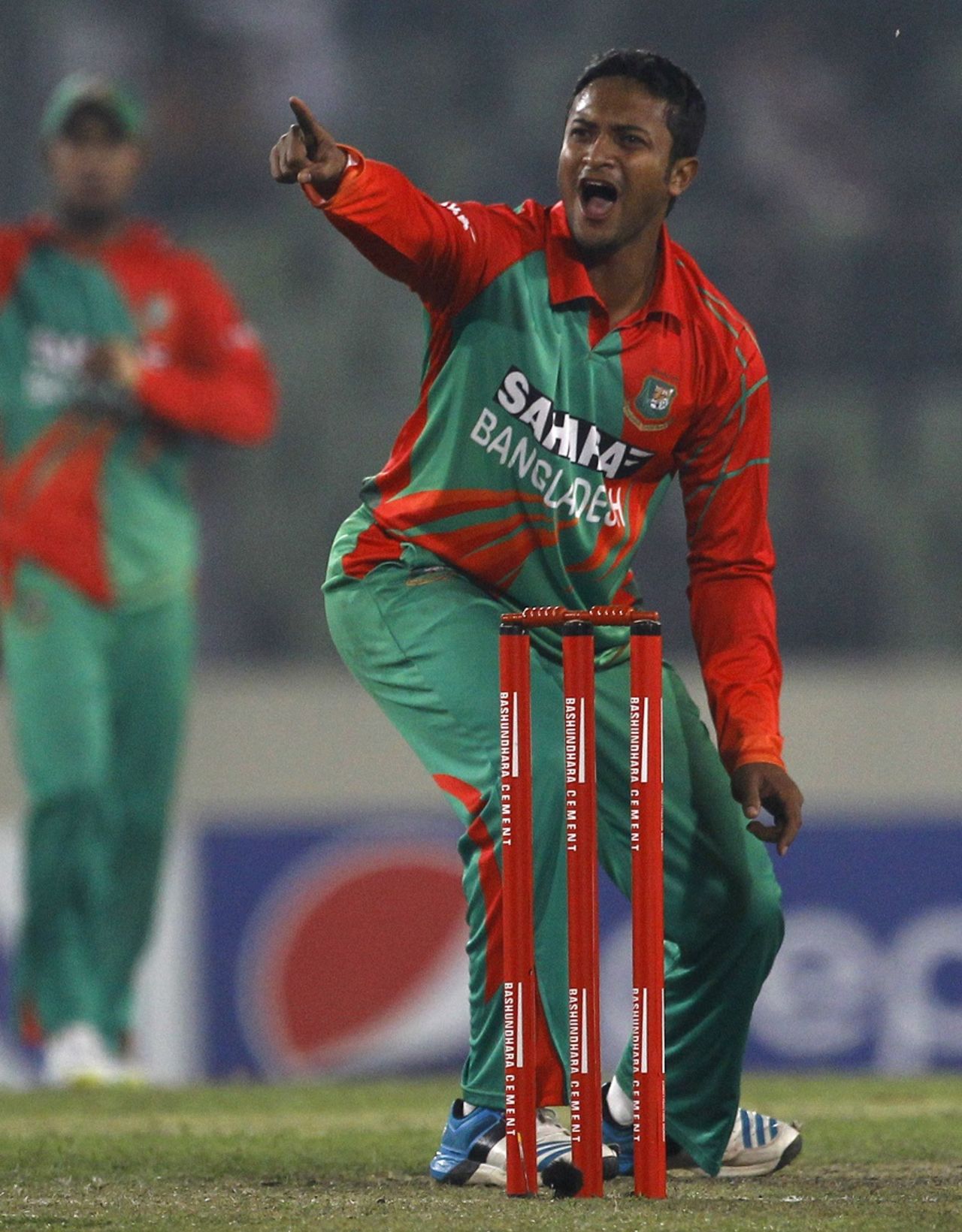 Shakib Al Hasan appeals, Bangladesh v Zimbabwe, 3rd ODI, Mirpur, November 26, 2014