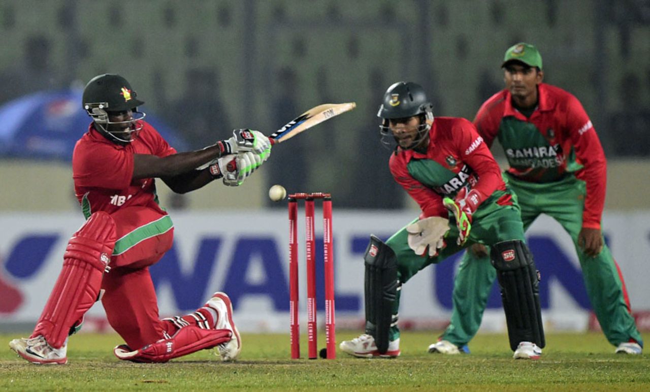 Elton Chigumbura resisted with an unbeaten 53, Bangladesh v Zimbabwe, 3rd ODI, Mirpur, November 26, 2014