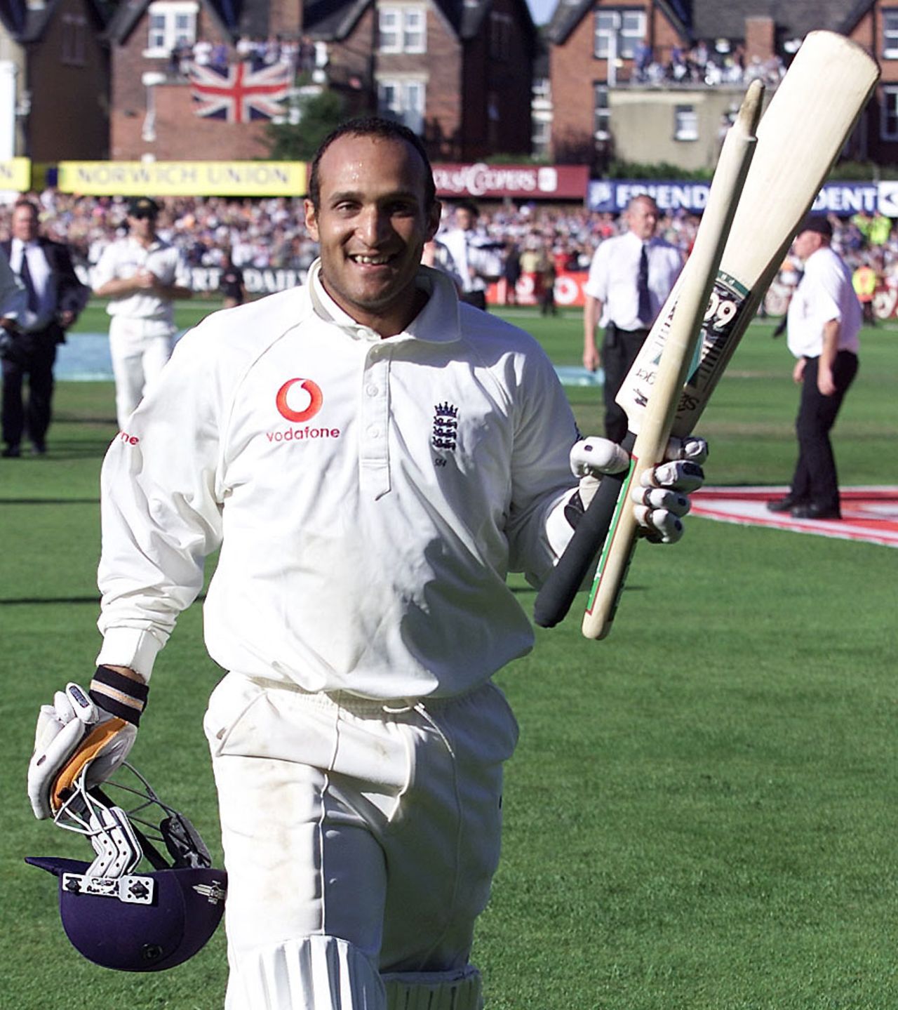Mark Butcher saw England home with an unbeaten 173, England v Australia, 4th Test, Headingley, 5th day, August 20, 2001