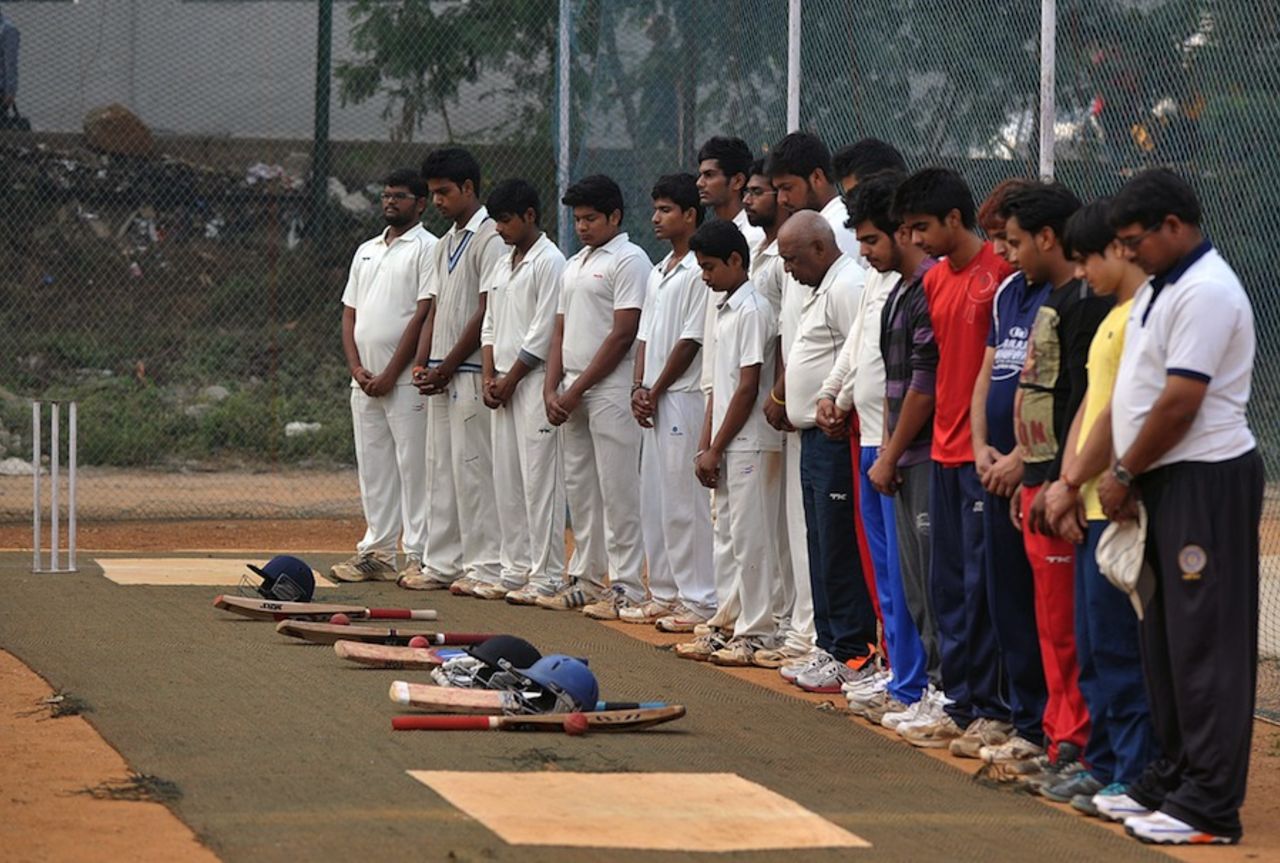 Cricketers pay tribute to Phillip Hughes in Secunderabad, November 28, 2014