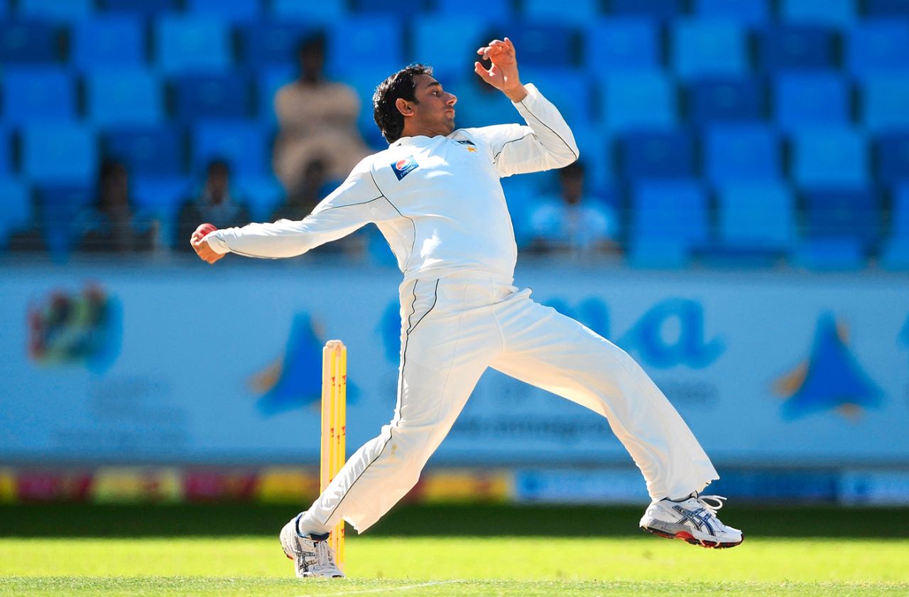 Saeed Ajmal bowls, helping Pakistan to a big victory, Pakistan v England, 1st Test, Dubai, 3rd day, January 19, 2012