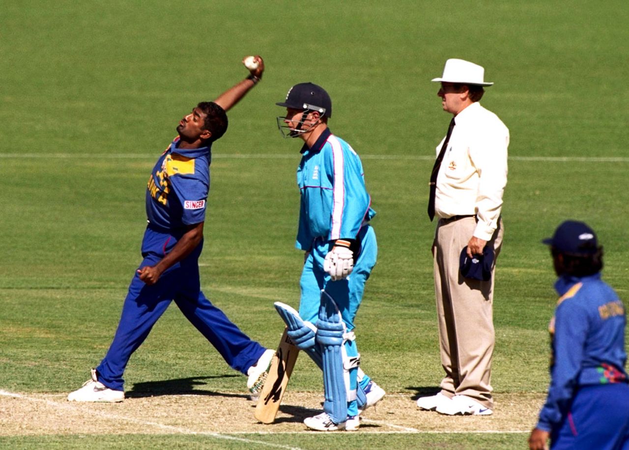 Muttiah Muralitharan bowls, England v Sri Lanka, Carlton & United Series, Adelaide, January 23, 1999