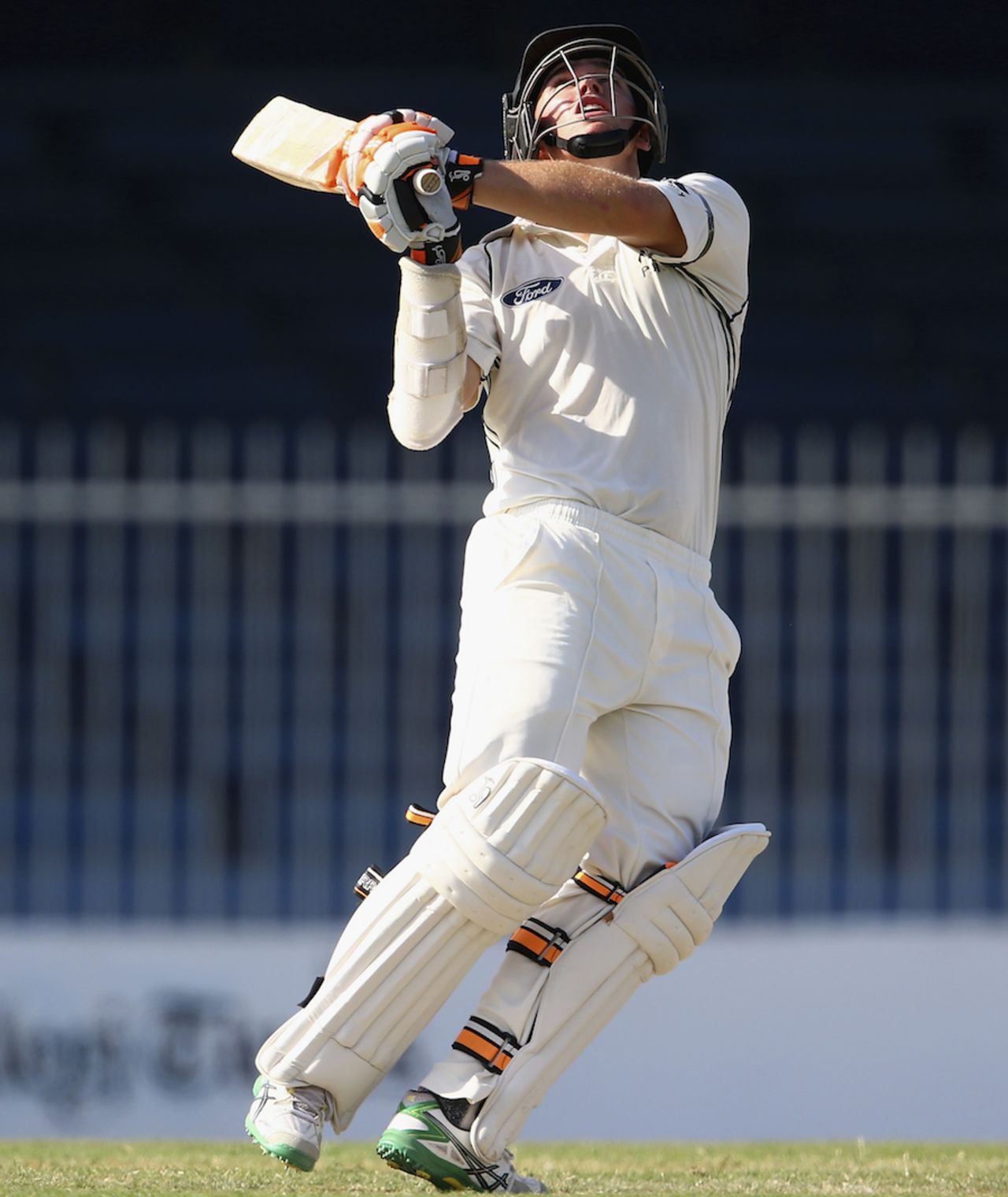 Tom Latham top-edges a bouncer to be dismissed for 13, Pakistan v New Zealand, 3rd Test, Sharjah, 2nd day, November 28, 2014