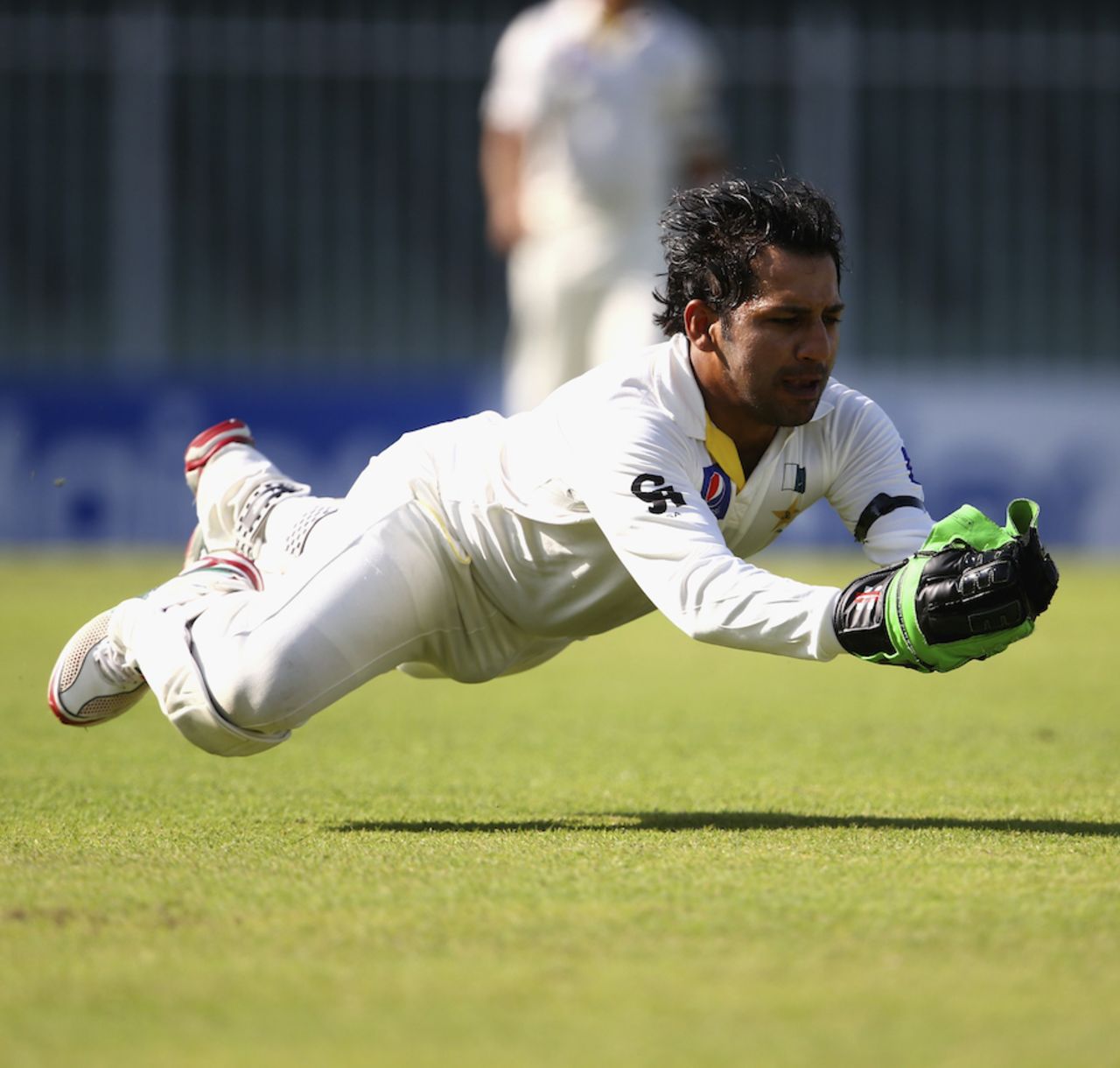 Sarfraz Ahmed dives to get under a skier, Pakistan v New Zealand, 3rd Test, Sharjah, 2nd day, November 28, 2014