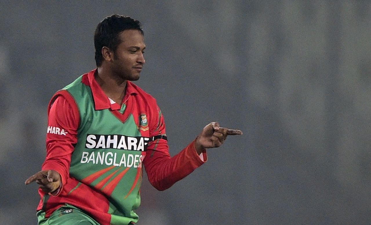 Shakib Al Hasan struck twice in successive overs, Bangladesh v Zimbabwe, 4th ODI, Mirpur, November 28, 2014