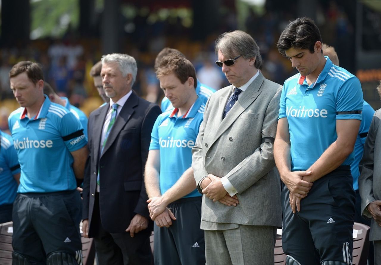 England players observe a moment's silence for Phillip Hughes, Sri Lanka v England, 2nd ODI, Colombo, November 29, 2014