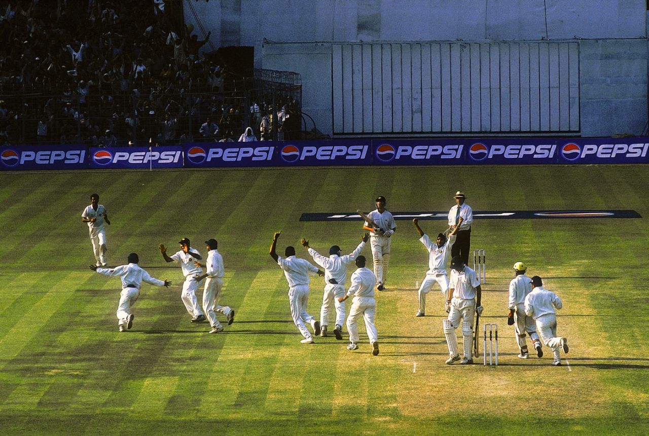 India celebrate the ninth wicket, SS Das catching Jason Gillespie off Harbhajan Singh, India v Australia, fifth day, second Test, Kolkata, March 15, 2001